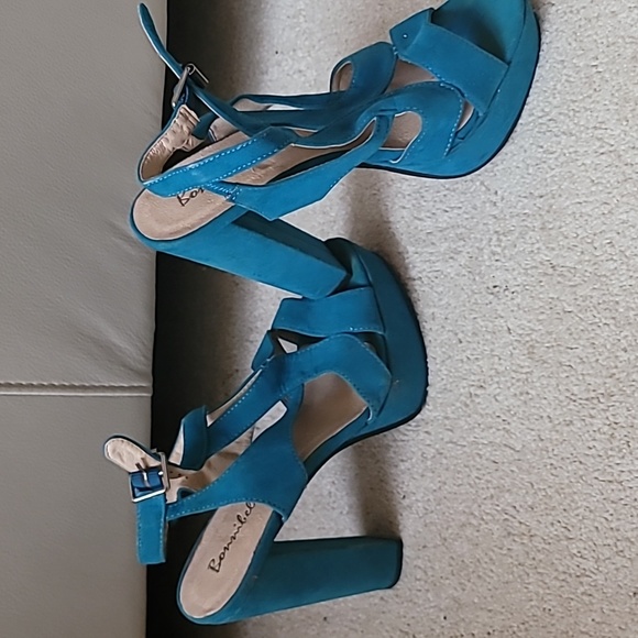 Shoes - Picture 2 of 4